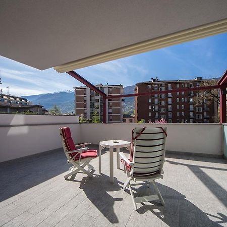 Piazzi House Aparthotel Сондрио Екстериор снимка