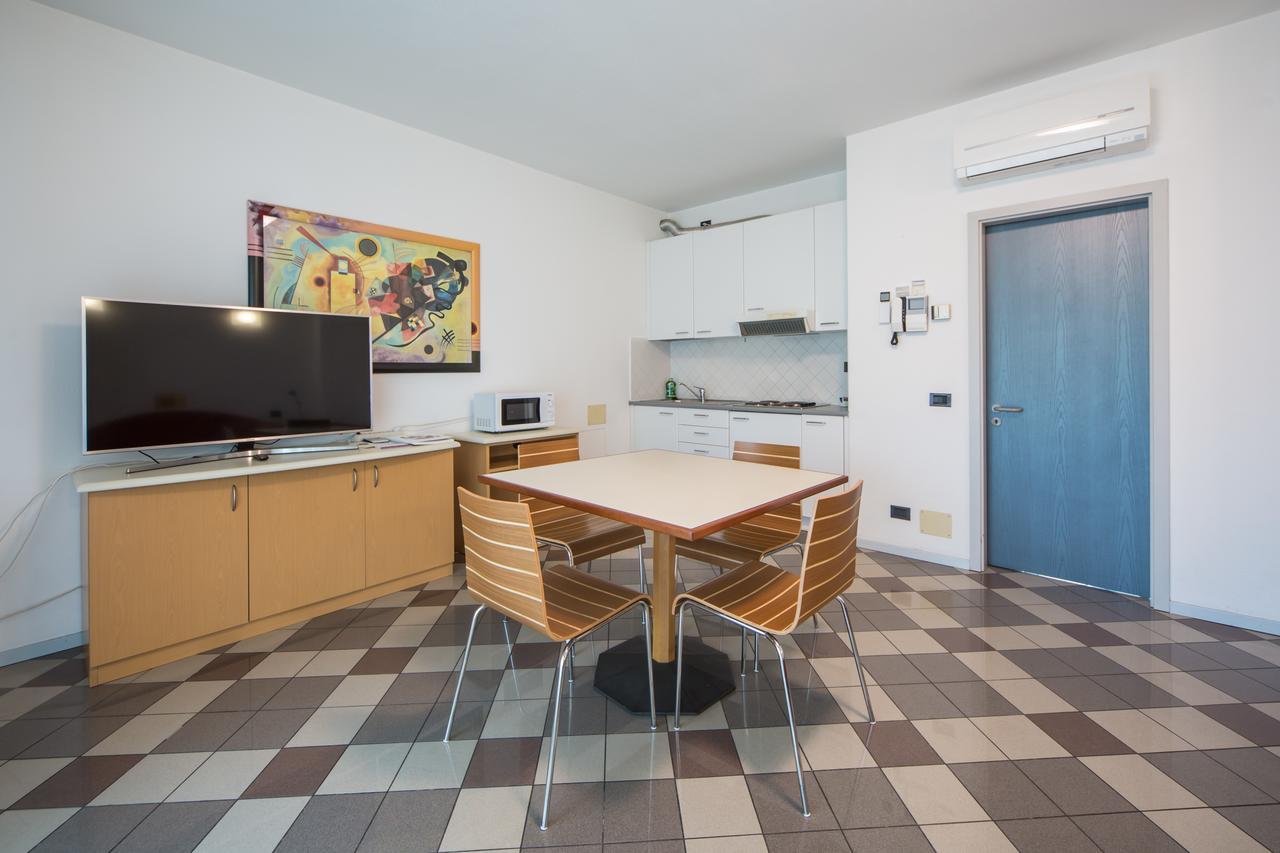 Piazzi House Aparthotel Сондрио Екстериор снимка