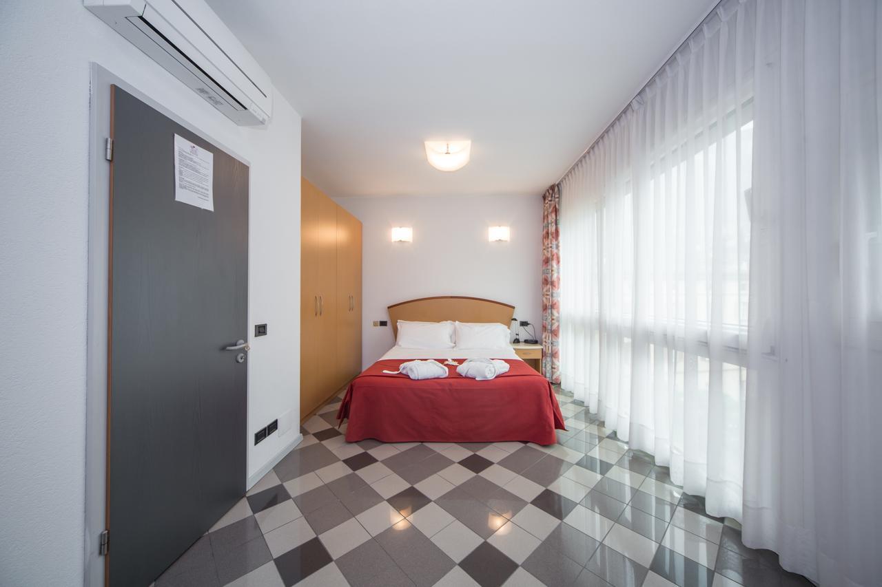 Piazzi House Aparthotel Сондрио Екстериор снимка