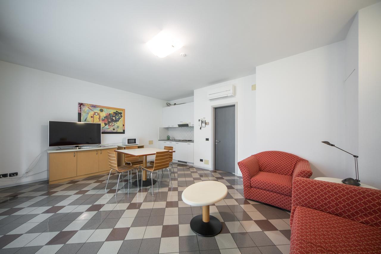 Piazzi House Aparthotel Сондрио Екстериор снимка