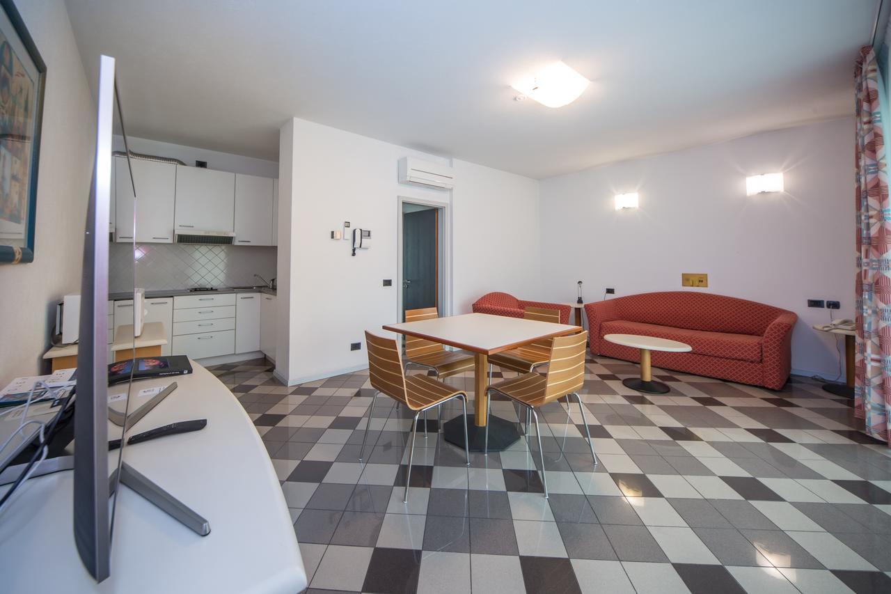 Piazzi House Aparthotel Сондрио Екстериор снимка