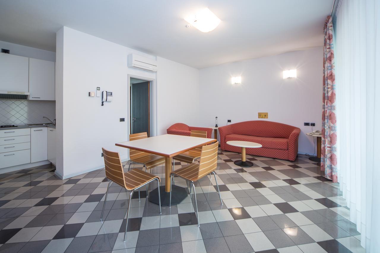 Piazzi House Aparthotel Сондрио Екстериор снимка