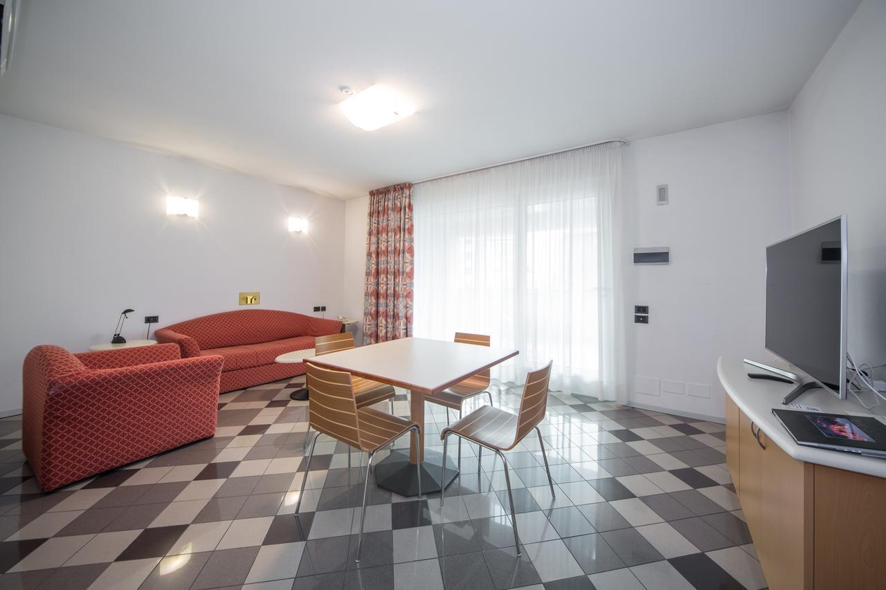 Piazzi House Aparthotel Сондрио Екстериор снимка