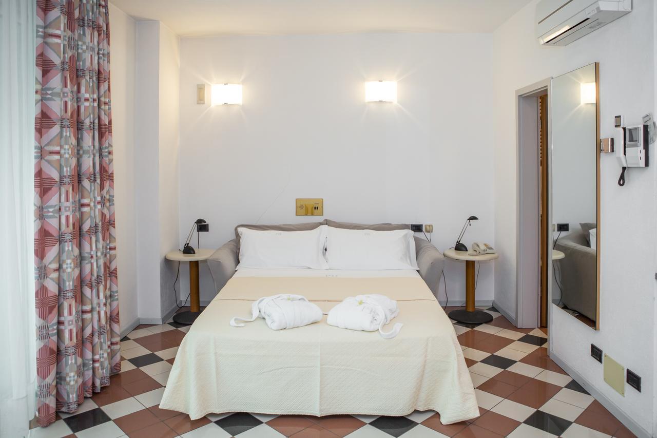 Piazzi House Aparthotel Сондрио Екстериор снимка
