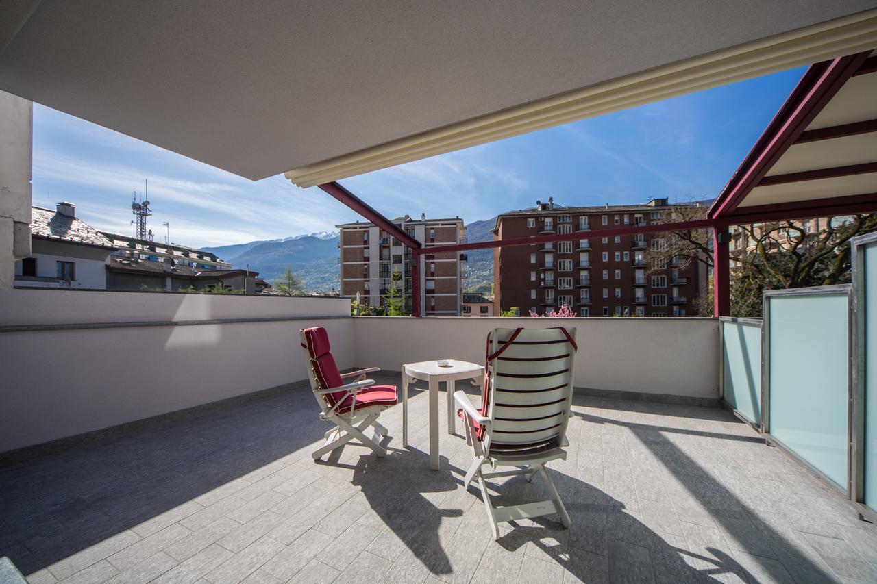 Piazzi House Aparthotel Сондрио Екстериор снимка