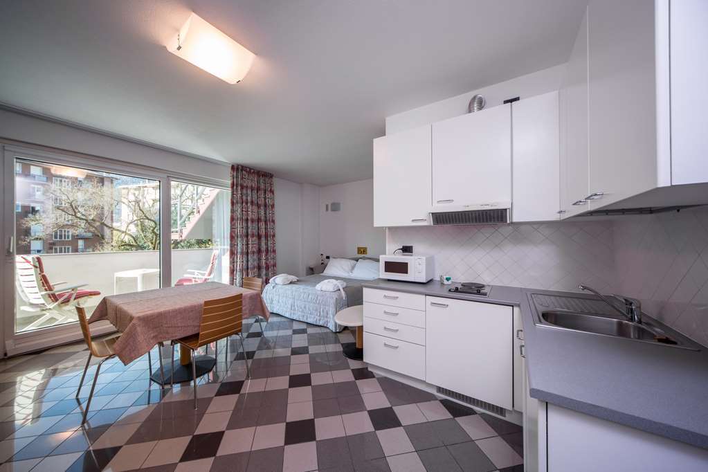 Piazzi House Aparthotel Сондрио Стая снимка