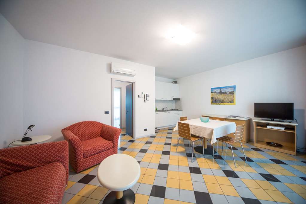 Piazzi House Aparthotel Сондрио Стая снимка